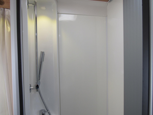 Hymer T598 Semi integraal Queensbed Hefbed bj2018 foto: 9