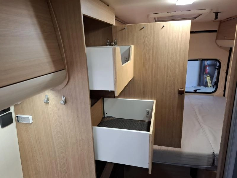 Adria Twin 600 Sunliving 130PK Solar  foto: 13
