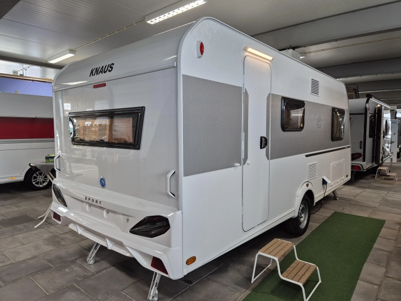 Knaus Sport 500 QDK met 3 stapelbedden!  foto: 2