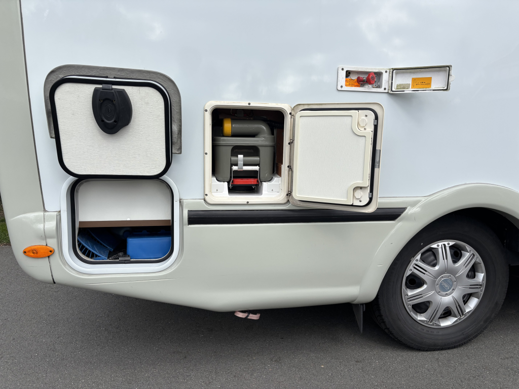 ARCA 3.0L (chain) Very spacious Complete and well maintained P 674 LSX photo: 15