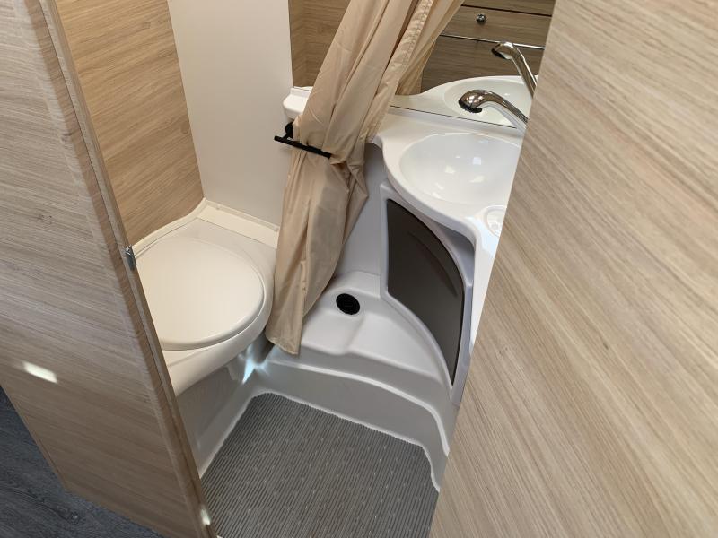 Sterckeman Starlett Graphite 480 CP Thule luifel/LM velgen  foto: 3