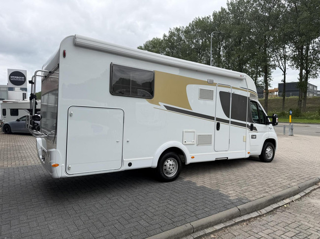 Carado T447 Euro6 Lits Jumeaux Auvent Panneau Solaire Bearlock Porte-v&eacute;los photo : 6