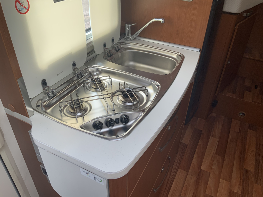 Hymer Exsis-I 674 EX 2.3 MultiJet 160 PK,Integraal,Motor-airco, 2 Lengte-bedden, Hef-bed, Garage, Trekhaak, etc, etc. Camper centrum on the road  foto: 15