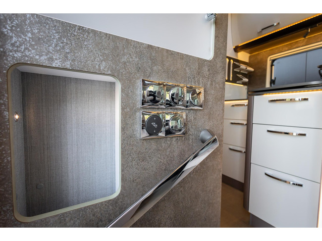 B&uuml;rstner Lyseo Privilege TD734 Queensbed + Hubbett Foto: 10
