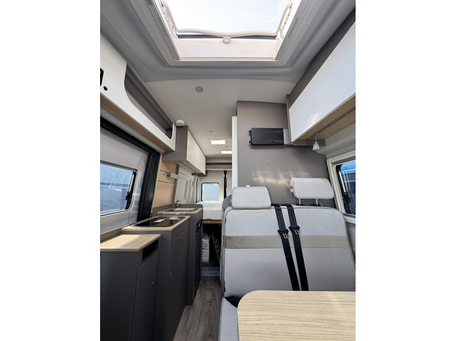 LMC Innovan 592 MJ. 25 + Solar + 200A Lithium + Automaat foto: 8