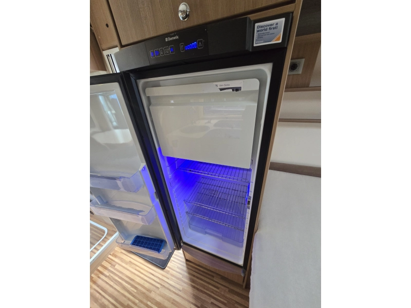 Adria Matrix Axess 650 SF b.j 2013 Gezin Camper  foto: 15