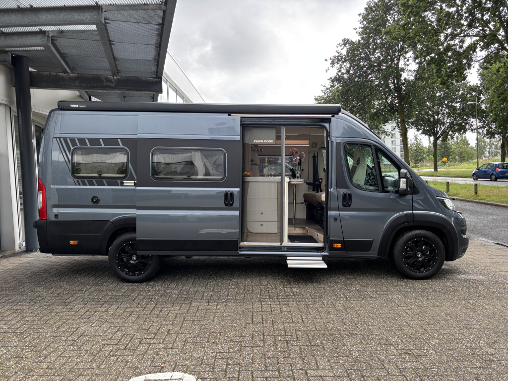 Euramobil Van 635 EB ENKELE BEDDEN 9T AUTOMAAT TREKHAAK  foto: 3