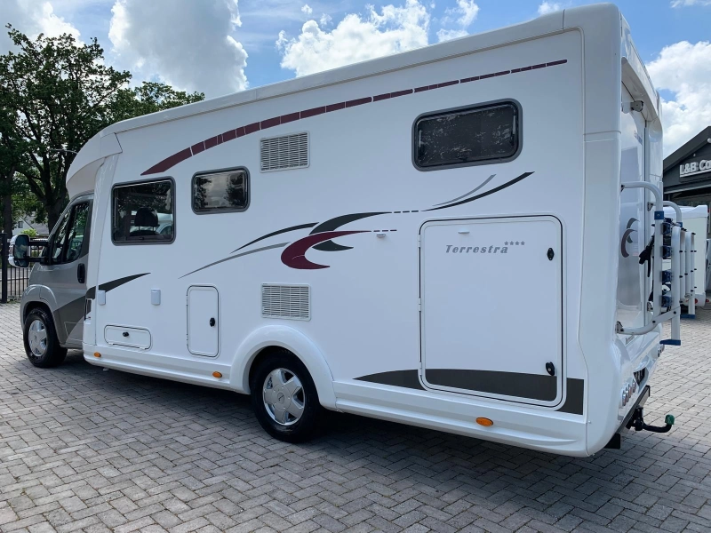Eura Mobil Terrestra 710 HB Cama fija Garaje XXL foto: 2