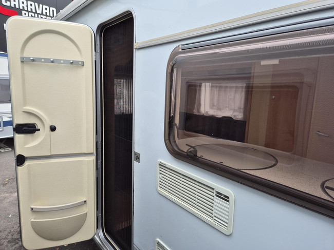 Eriba - Hymer 532 Enkele - losse bedden of XXL bed & luifel foto: 6