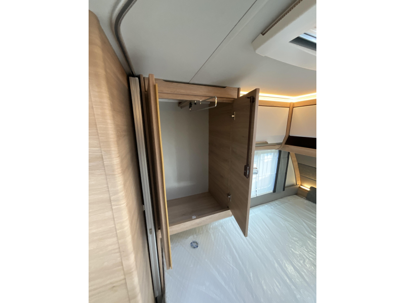 Knaus Sudwind Black Selection 460 EU ENKELE BEDDEN-VLOERVERW  foto: 15