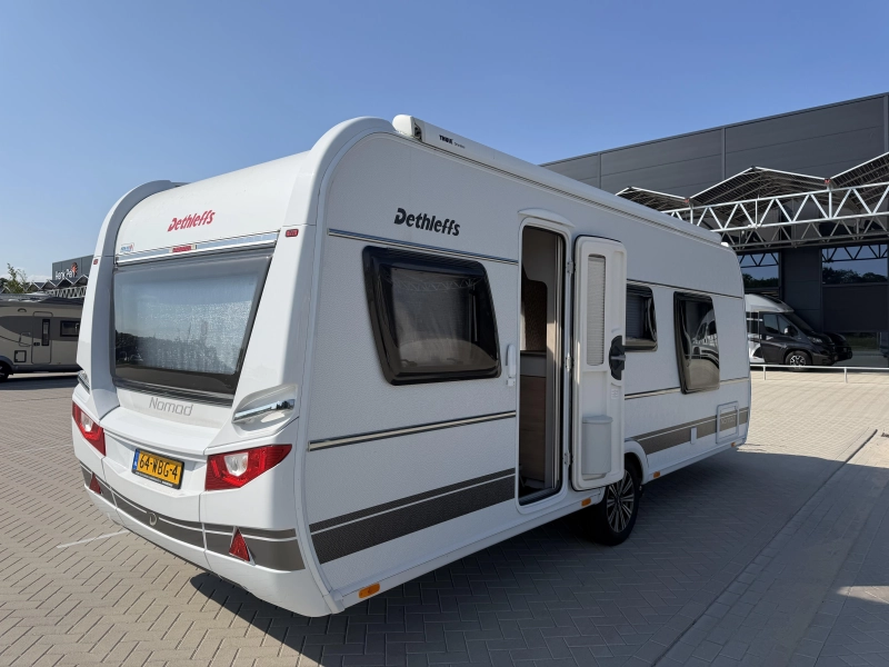 Dethleffs Nomad 530 DR queensbed / voortent  foto: 1