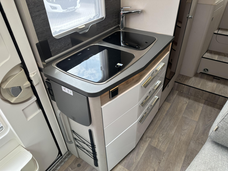 Hymer Exsis 580 PURE E&P leveling system photo: 17