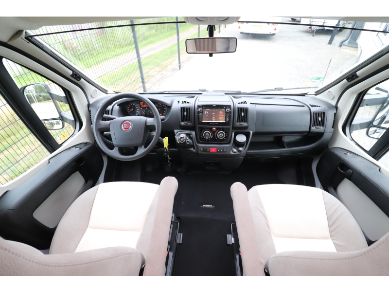 Knaus Sky Wave 700 MEG 4 personas/camas individuales foto: 12