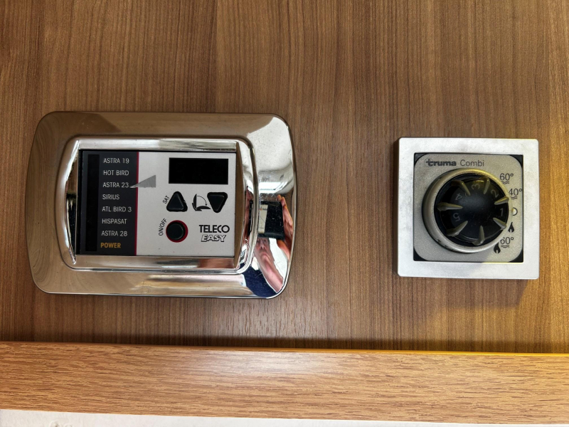 Hymer Tramp CL 698 Litio 150AH, llantas de aluminio nuevas foto: 21