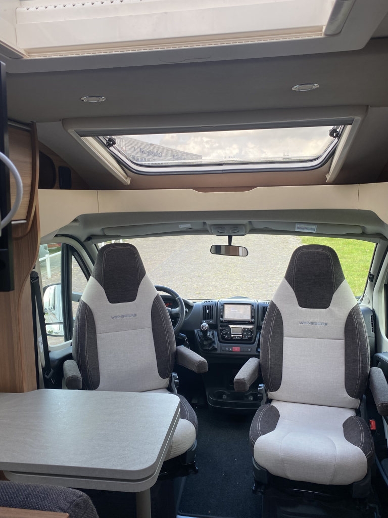 Weinsberg Pepper 600 Peugeot 163 PK, Half-integraal, 2 Lengte-bedden, Garage, Aut. schotel / LCD Camper Centrum On the Road aan de Noorderringweg 4 in Marum. foto: 28