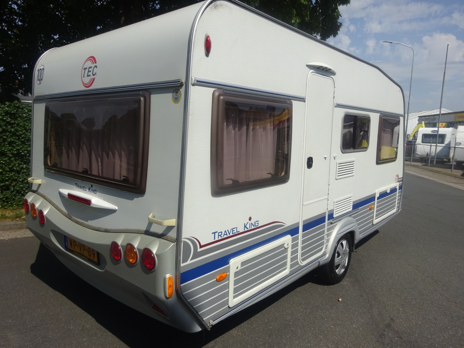Tec Travelking 450 Met Vast Bed Mover en Airco
