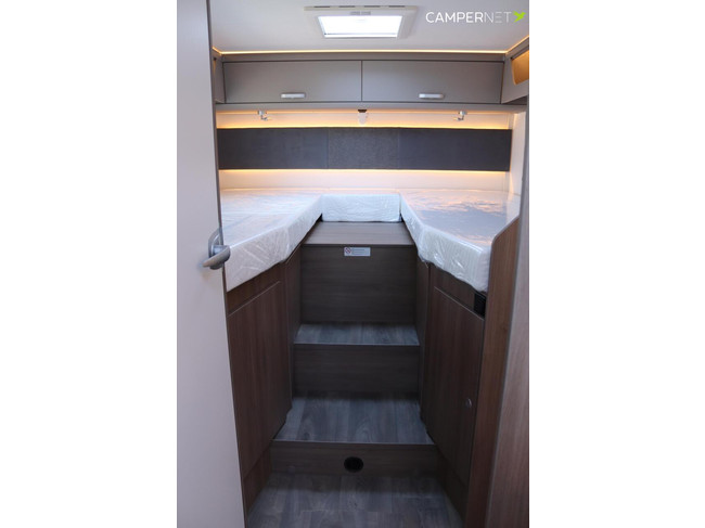Carado T447 Edition 26 165pk Automaat | Lengtebedden | Luifel | Hefbed | Gescheiden douche | Fietsendrager | 12'' Ford multimediasystee foto: 17
