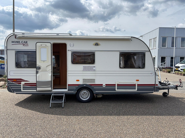 HOME-CAR 526h Racer 470 UE | 2 Enkele bedden | Volautomatische mover | Fietsendrager | Zakluifel | 3-Pits gasfornuis