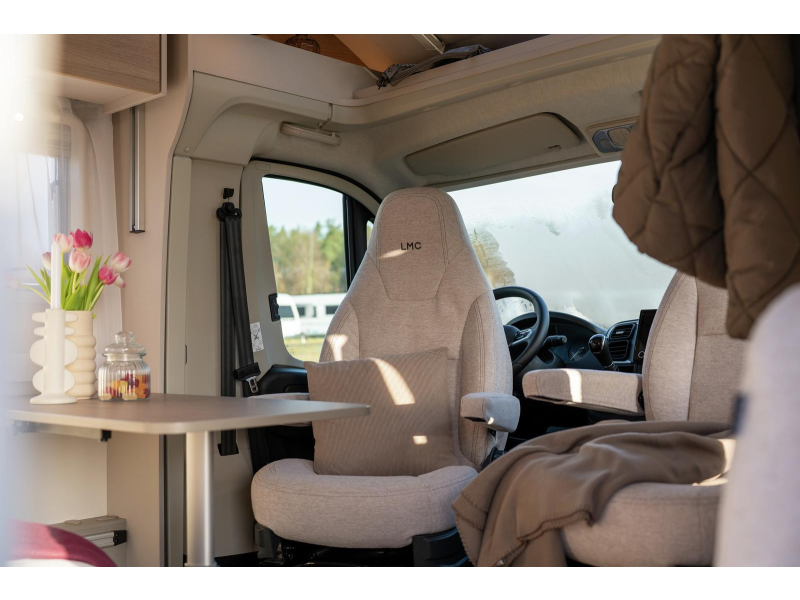 LMC Tracer v 670 compact automaat  foto: 2