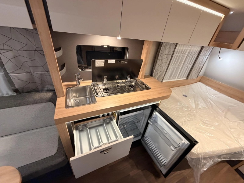 Knaus Sport 450 FU 1800 KG + Cama francesa foto: 9
