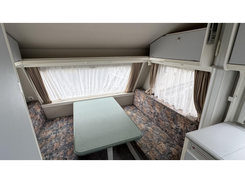 Kip Grey Line 44 TTZ Mover-Voortent-Airco  foto: 8