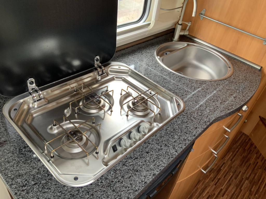 Hymer B 504 SL Integral, Equipado con cama individual trasera y cama abatible delantera, aire acondicionado de motor, chasis Alko, etc., A&ntilde;o 2009 Camper centrum on the road foto: 13