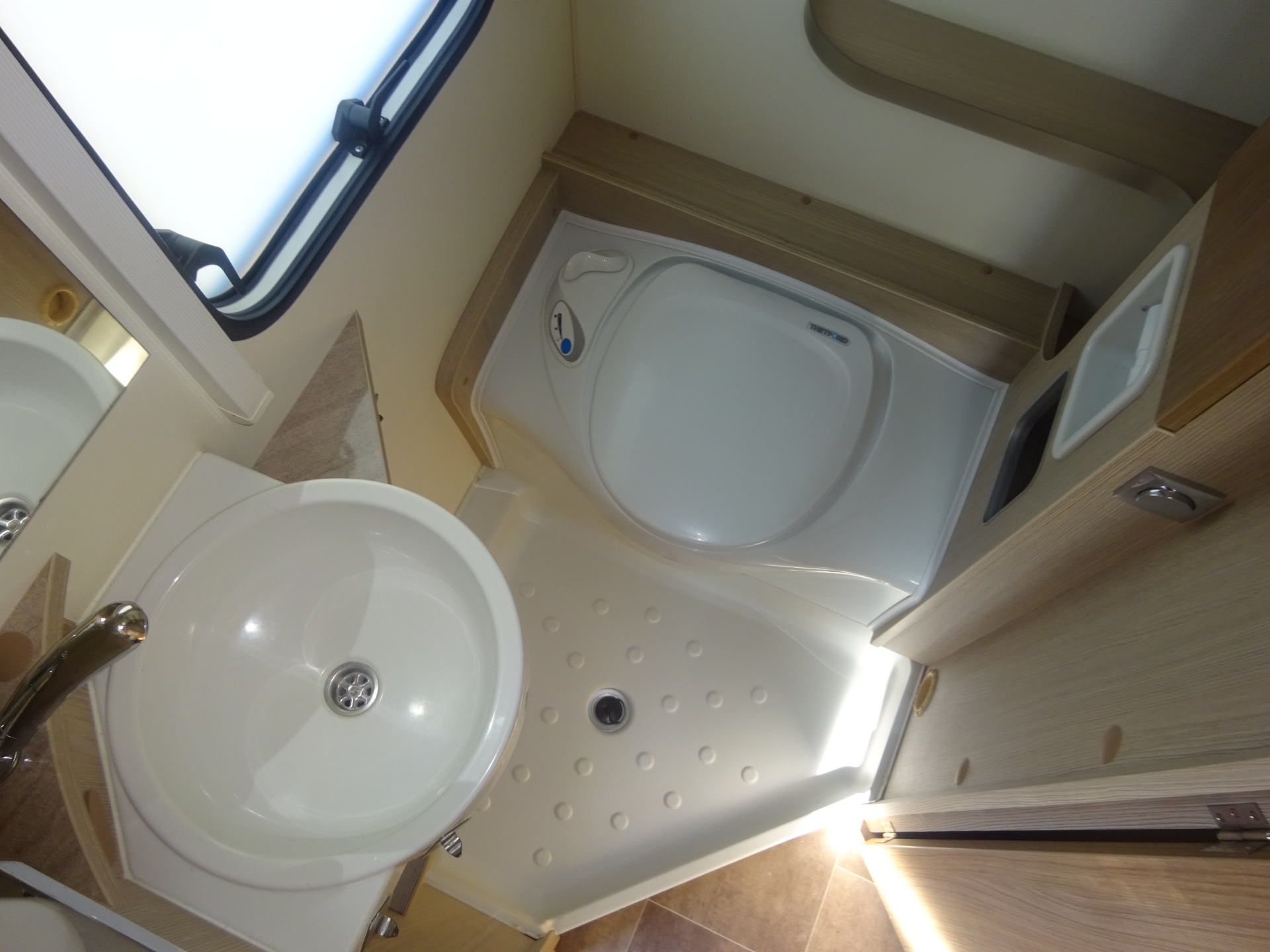 Bürstner Averso 395TS Vast Bed/Treinzit/Mover foto: 17