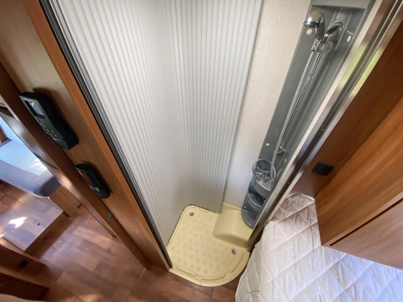 Dethleffs Magic Edition 7151 EB lengte bedden + hefbed  foto: 8