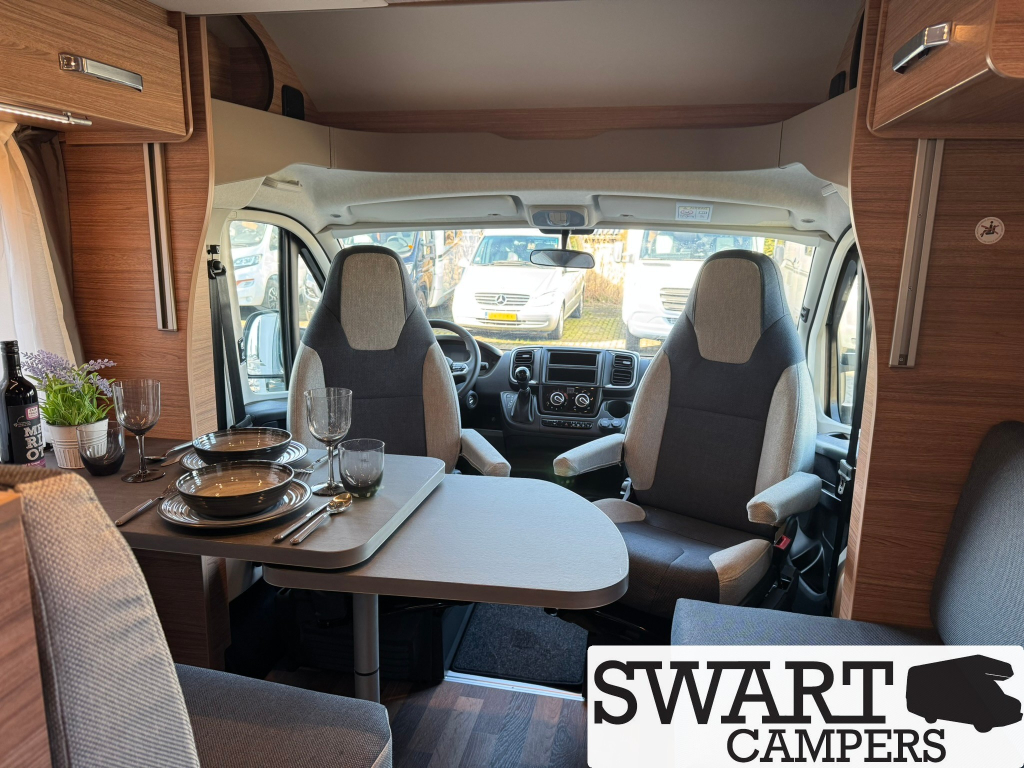 Weinsberg CaraSuite 700 ME, 180 cv Autom&aacute;tico 5 plazas con cintur&oacute;n Cama abatible Camas individuales foto: 9