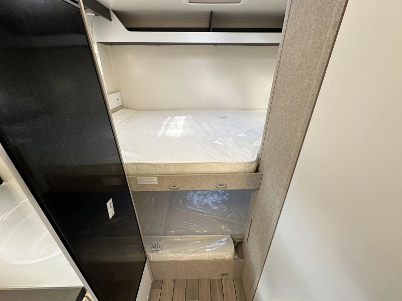 McLouis Glamys 320 8-Person Alcove 140HP photo: 18