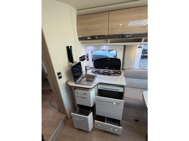 RAPIDO 686 F Euro6 Queensbed 2X Airco Zonnepaneel Luifel Fietsenrek foto: 15