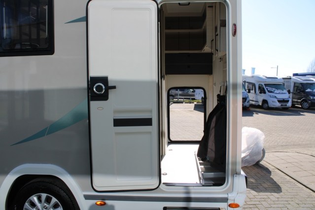 Autocaravana compacta de ocasi&oacute;n joven Chausson Exclusive Line 660 autom&aacute;tica 170 CV (85 foto: 12