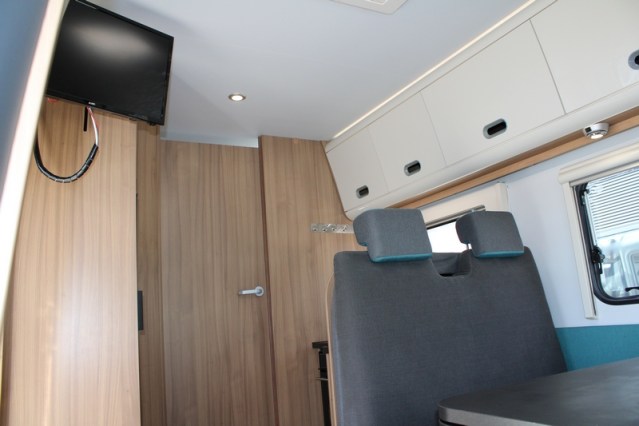 Sun Living S 75 SL by Adria 5 gordel plaatsen enkele bedden 67  foto: 23