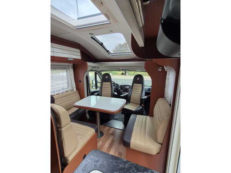 Dethleffs Eighty T 6700 Fransbed EP level TV leer  foto: 10