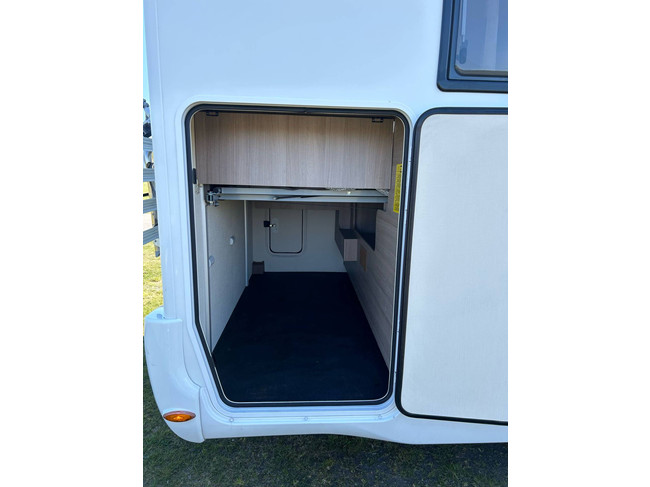 Chausson 718 EB 2.3 131 PK Fiat Ducato Half-Integraal Camper QUEENS BED IN Hoogte verstelbaar foto: 22