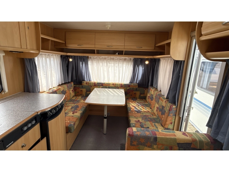 Dethleffs Camper 490 TK 2x zitgroep stapelbed  foto: 2