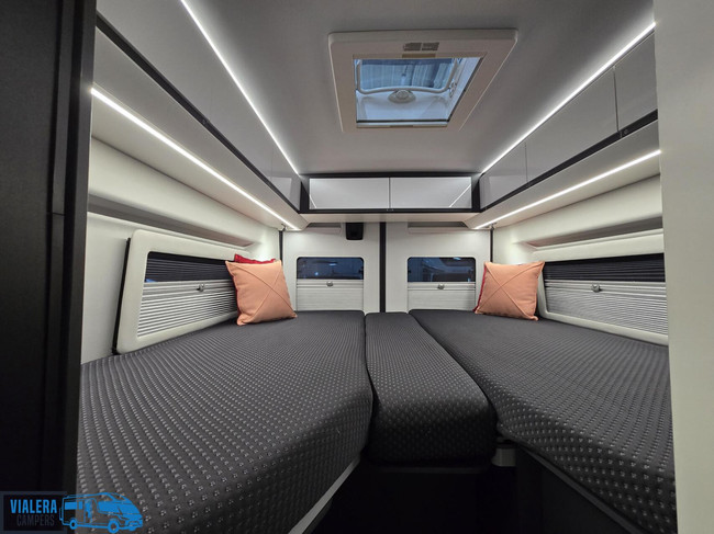 Adria Twin Supreme 640 SLB *Automaat 180pk* Lengtebedden foto: 23