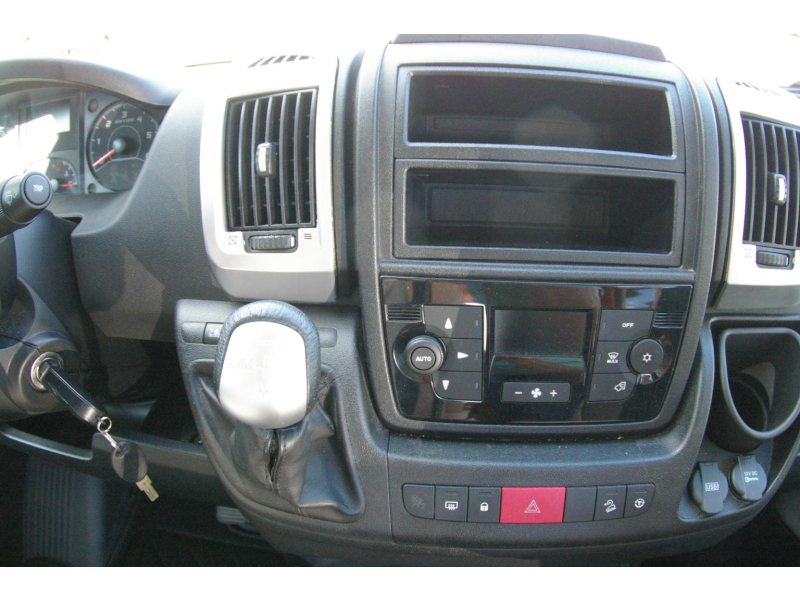 Carthago Malibu 600 Automaat, Dwarsbed.  foto: 21
