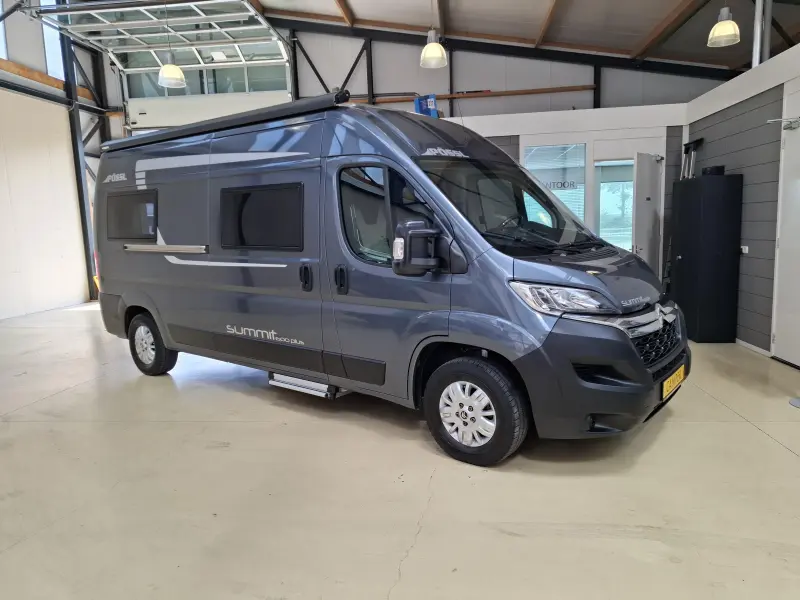 Pössl Summit Plus 600 160PK Dwarsbed Solar 