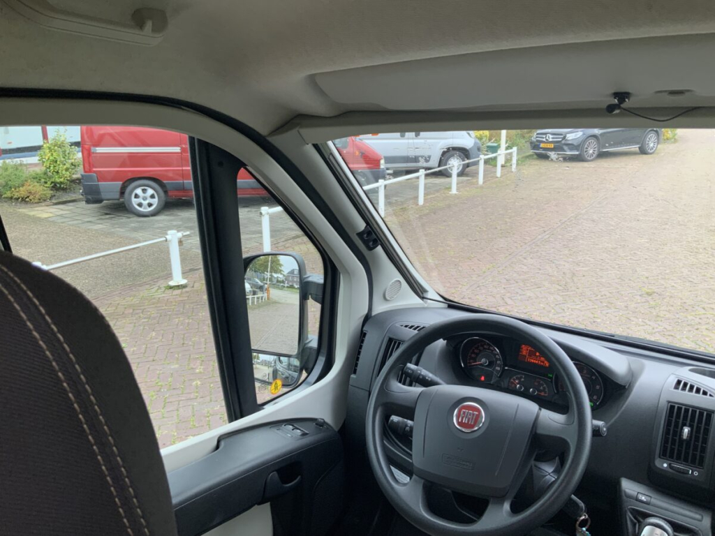 Knaus Boxstar Buscamper AUTOMAAT Dwars-bed, Motor-airco, Draaistoelen, Fietsendrager Busbiker, Bj.2017 Camper centrum on the road Marum foto: 19