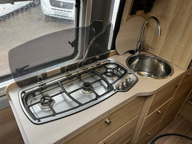 Knaus Boxstar Freeway 640 Automaat Off-Grid Lengtebedden foto: 22