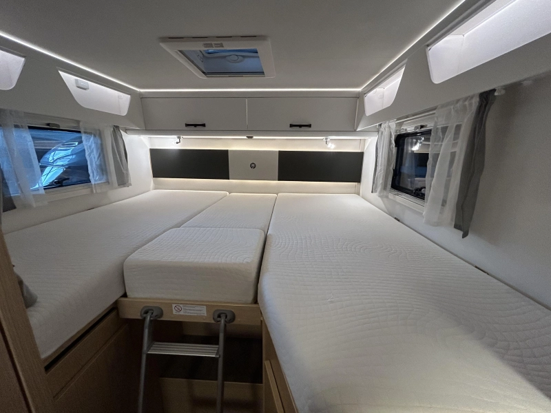 Sunlight T 67 S - Automaat Lengtebedden  foto: 8