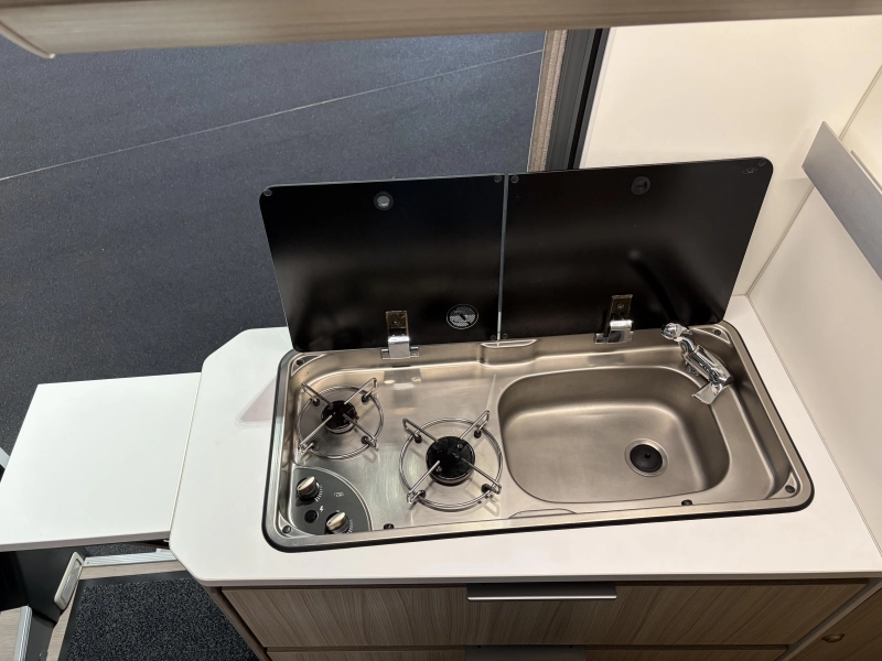 Adria Twin Axess 640 SL zonnepaneel / omvormer  foto: 10