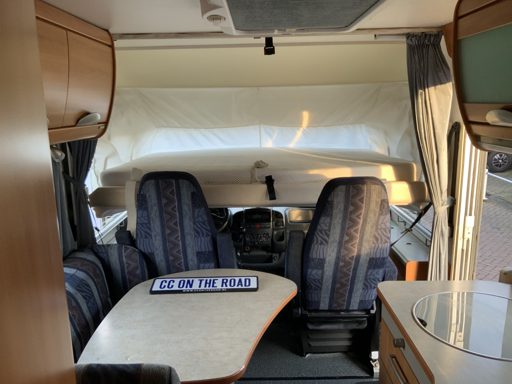 Hymer B 614 2.8 JTD 146 PK Integraal, Dwars – bed & Hef-bed, Garage etc., Bj. 2005 Camper centrum on the road foto: 12