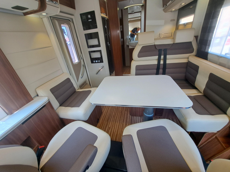 Adria Sonic Plus 700 SBC E & P Levelsysteem  foto: 5