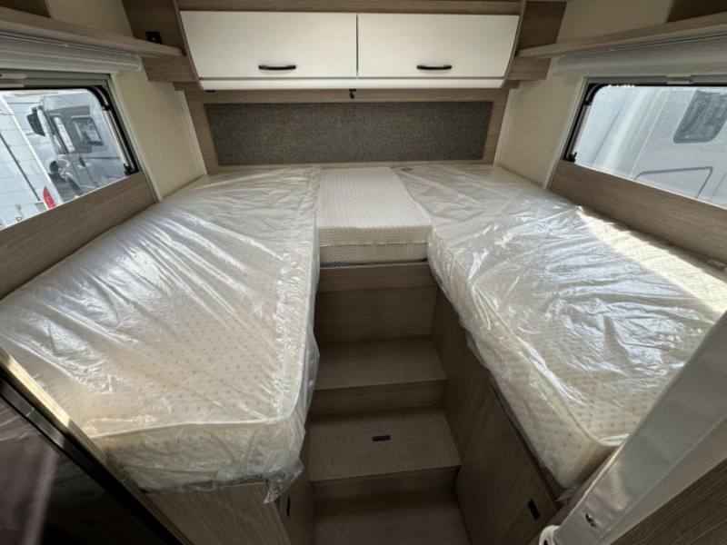 Bürstner Lyseo Time T Skyline 690 G 2 APARTE BEDDEN-AUTOMAAT  foto: 16