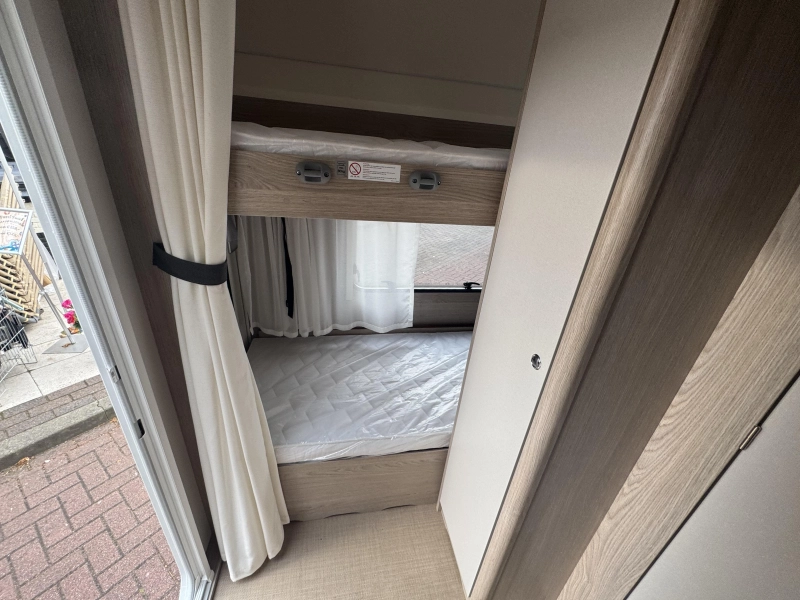 Bürstner Premio Life 490 TK Stapelbedden!  foto: 6