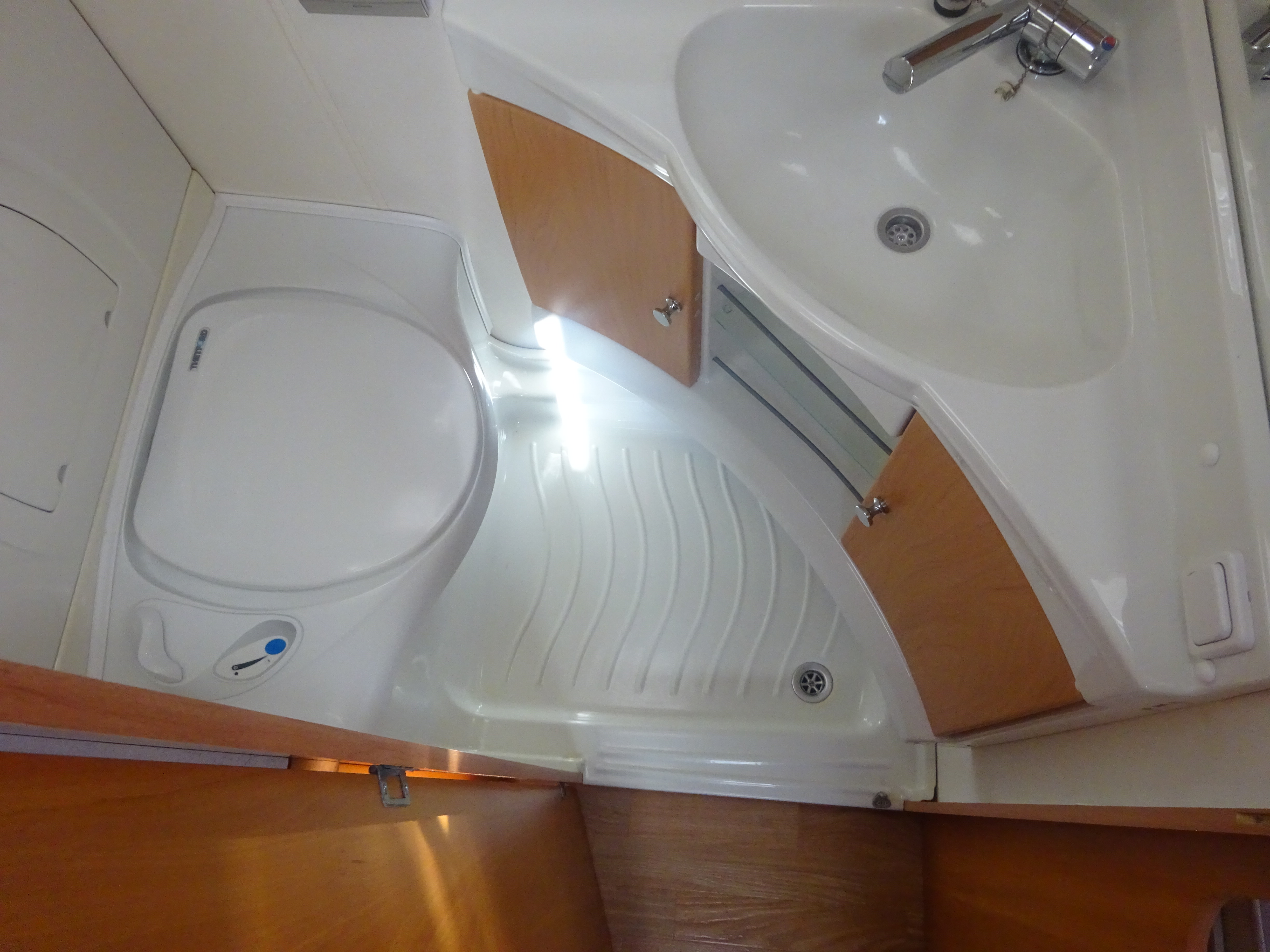 Homestar Racer 430 Vast Bed en Treinzit #TOPPER# foto: 19