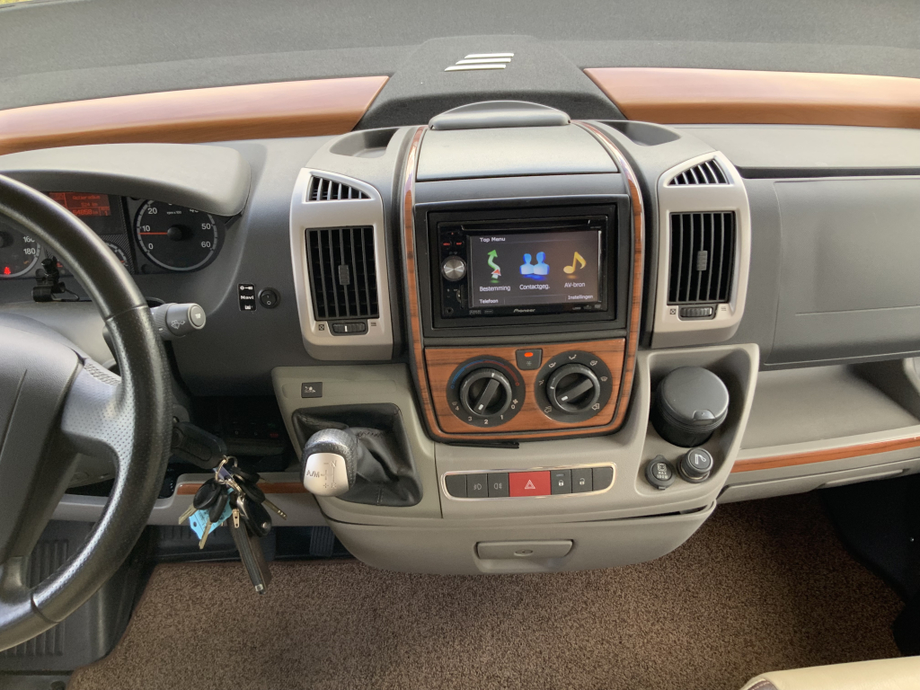 Hymer B 514 SL Star-Edition, AUTOMAAT, Integraal, Motor-airco, Luchtvering, Alko-Max-chassis, Dwarsbed & hefbed Marum Camper centrum on the road  foto: 25