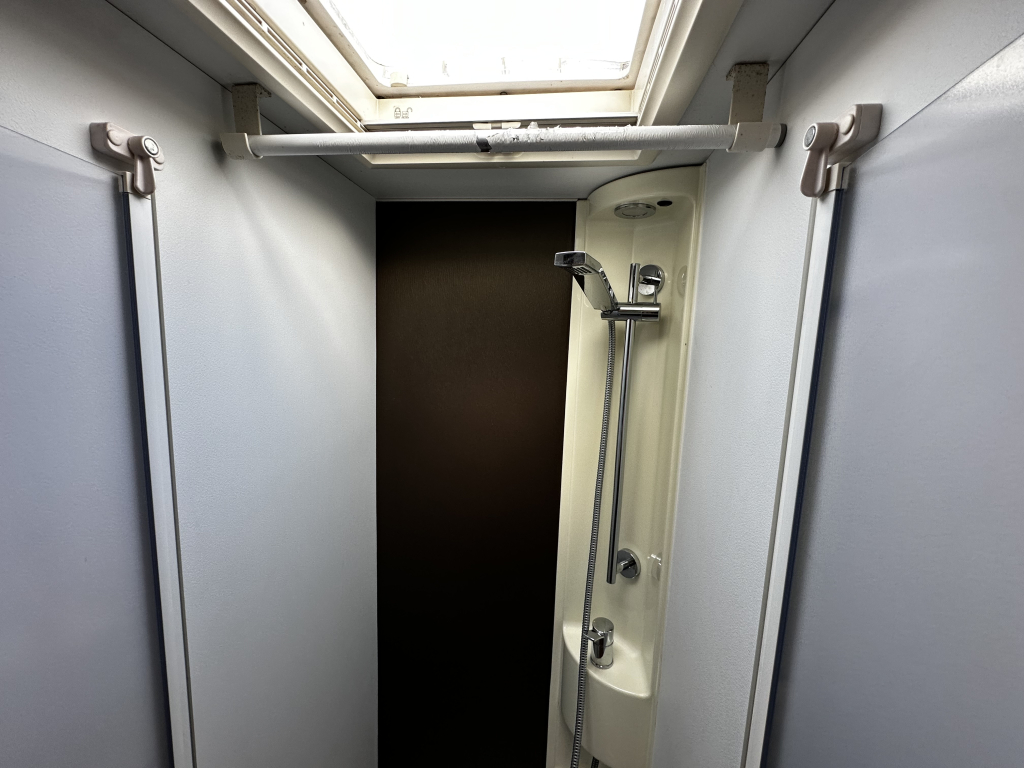 Adria Matrix M 670SL photo: 10